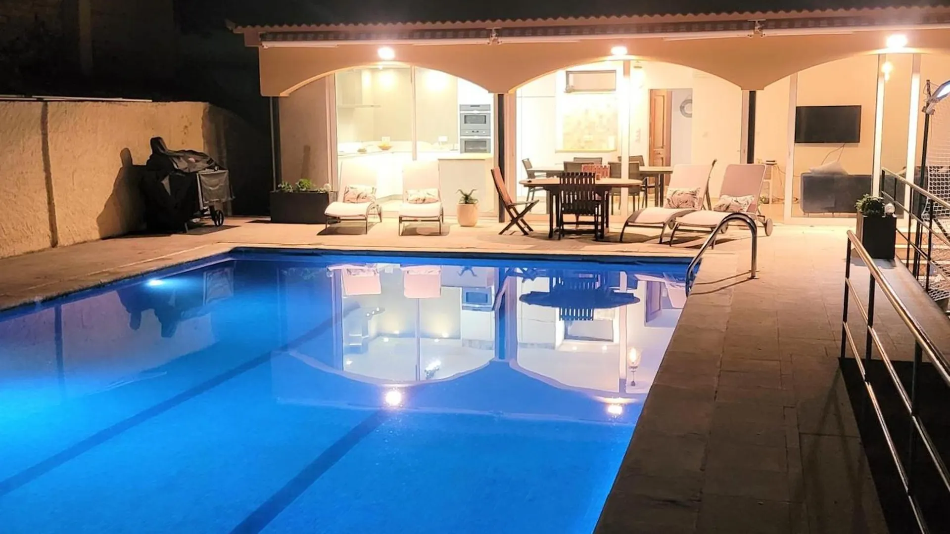 Casa Familiar Con Piscina Privada, Mascotas Permitidas, Cerca De La Playa En Llanca - Es-170-58 Villa